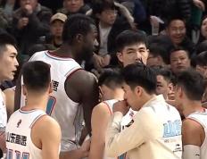 开云体育官网-山西男篮惨遭山东横扫，实力受损
