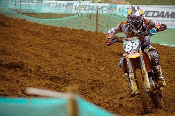 开云官网-孤胆刺穿高卢铠甲，奥亚尔萨瓦尔与马竞式绝杀的艺术