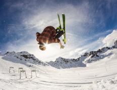 开云体育平台APP-狙击巨头，索伯车队逆势翻盘，汉密尔顿状态火热难阻格局重塑