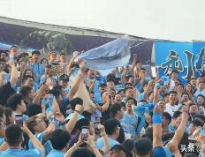 开云APP-长春亚泰球迷热情高涨，支持团队取得胜利的简单介绍