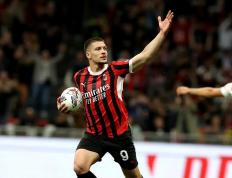 开云官方app入口-佛罗伦萨主场不敌AC米兰，中场控制优势