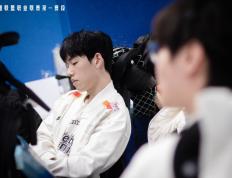 开云官网-WBG鏖战EDG，Scout拿下关键大龙激烈交锋八强赛，让粉丝疯狂欢呼的简单介绍