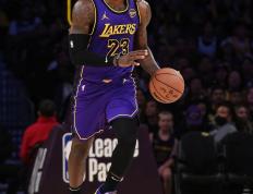 开云平台-詹皇再度破万分，NBA生涯里程碑再进一步