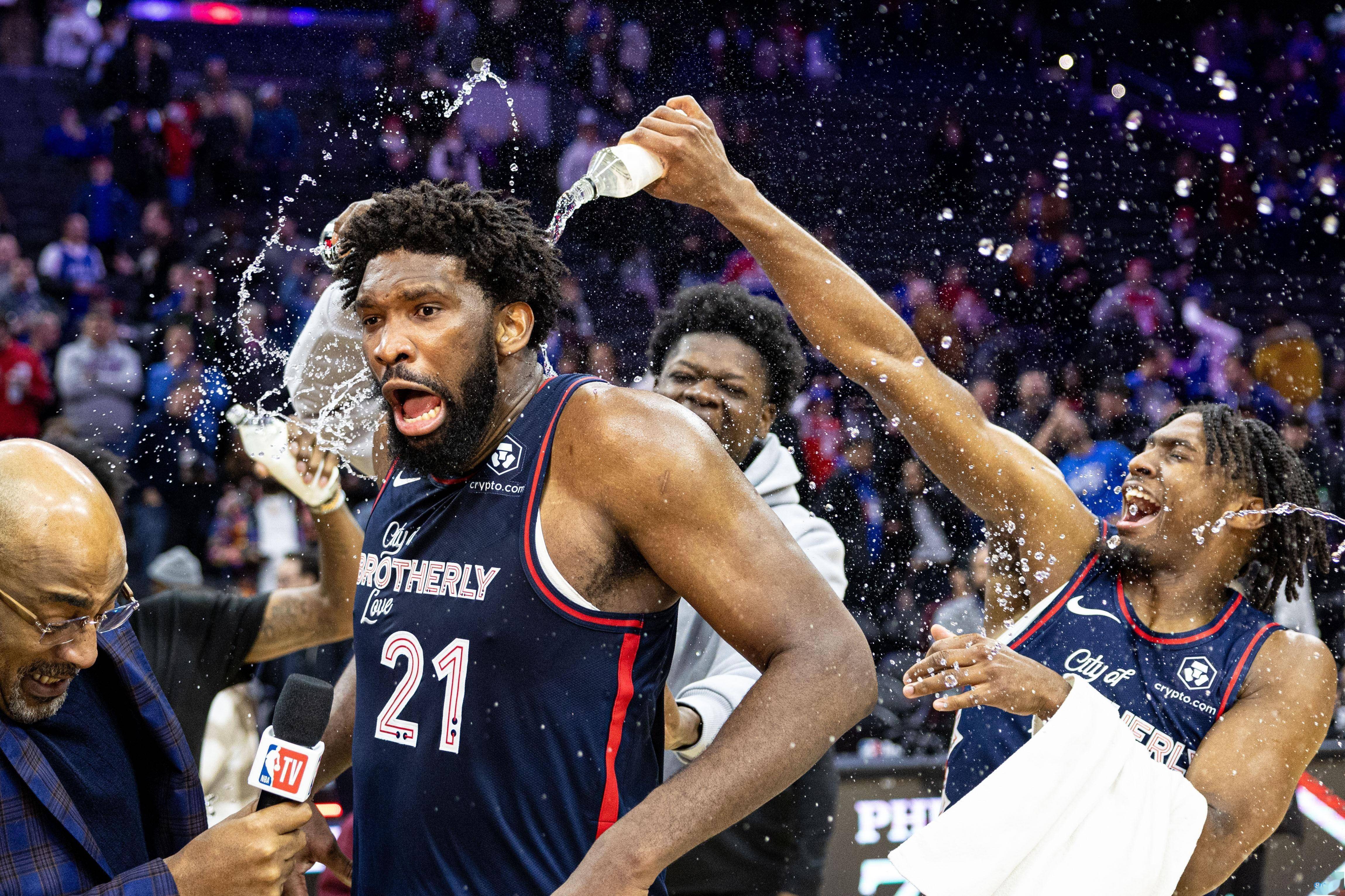 开云体育官网-包含恩比德获得NBA最佳防守球员，队友齐赞不绝的词条