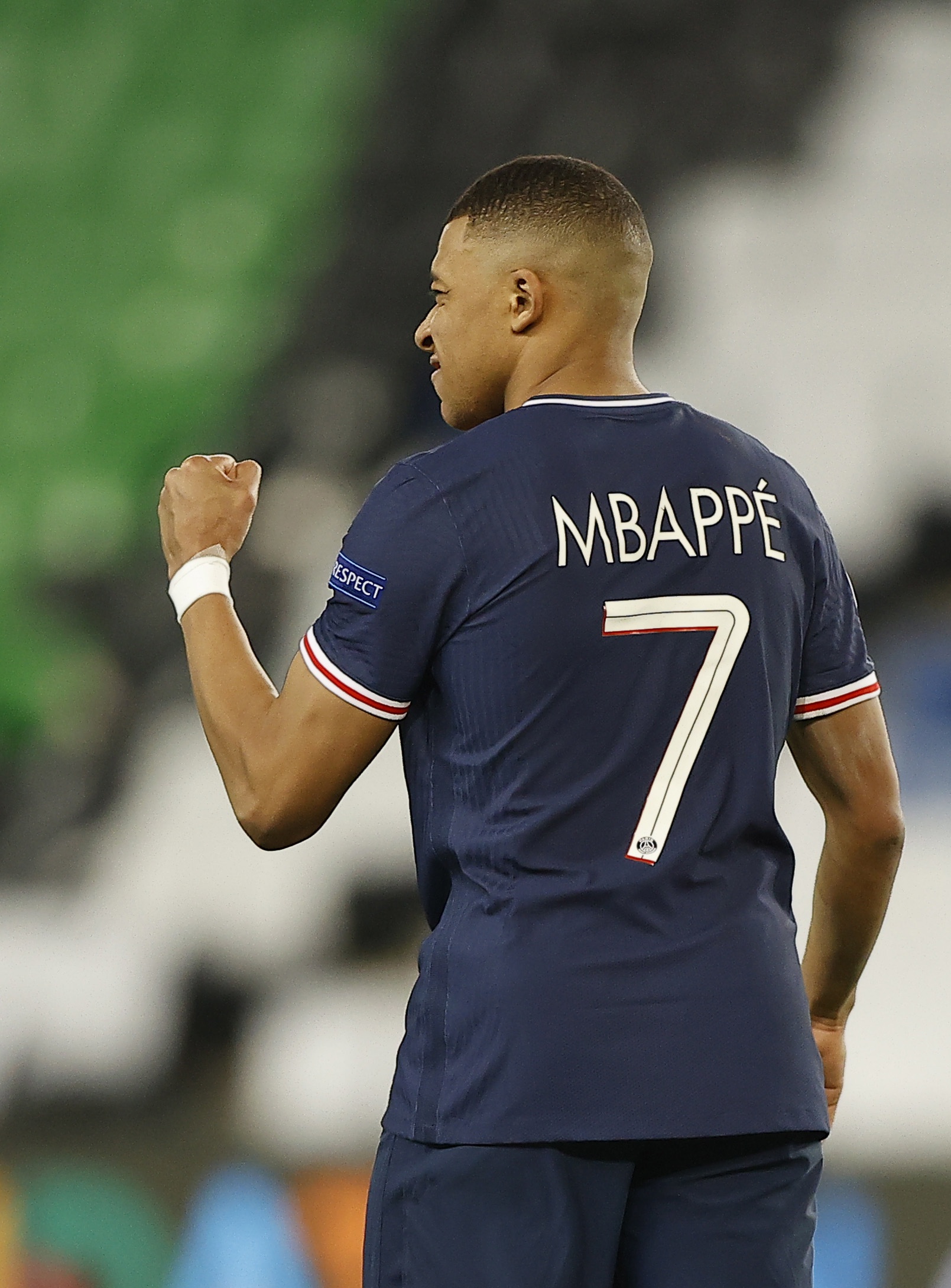 开云体育APP下载-阿尔帕赫萨不敌马里布特，遗憾无缘欧洲足球联赛半决赛