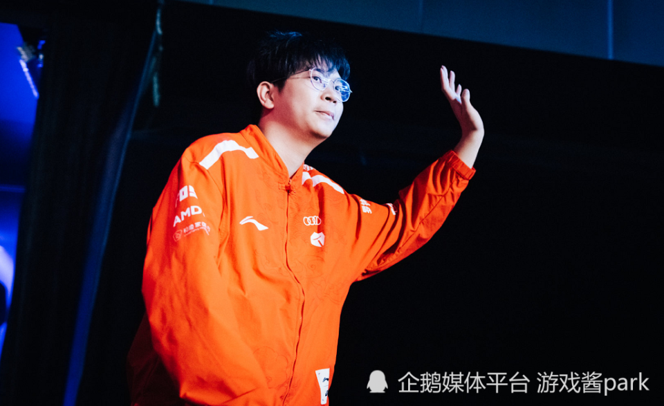 开云官方app入口-EG鏖战RNG,JackeyLove线上压制力十足峡谷大战小组赛,让粉丝疯狂欢呼