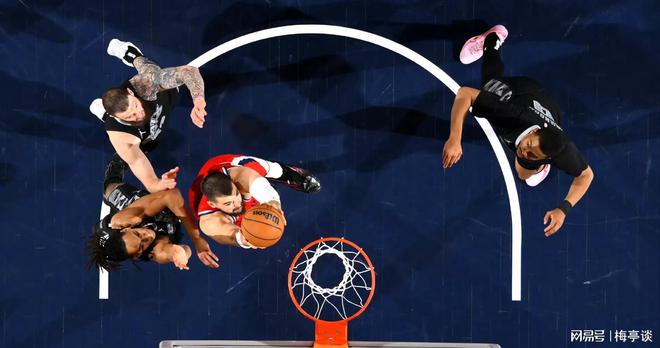 开云官网-快船队主场击败马刺队，继续追赶湖人和篮网队