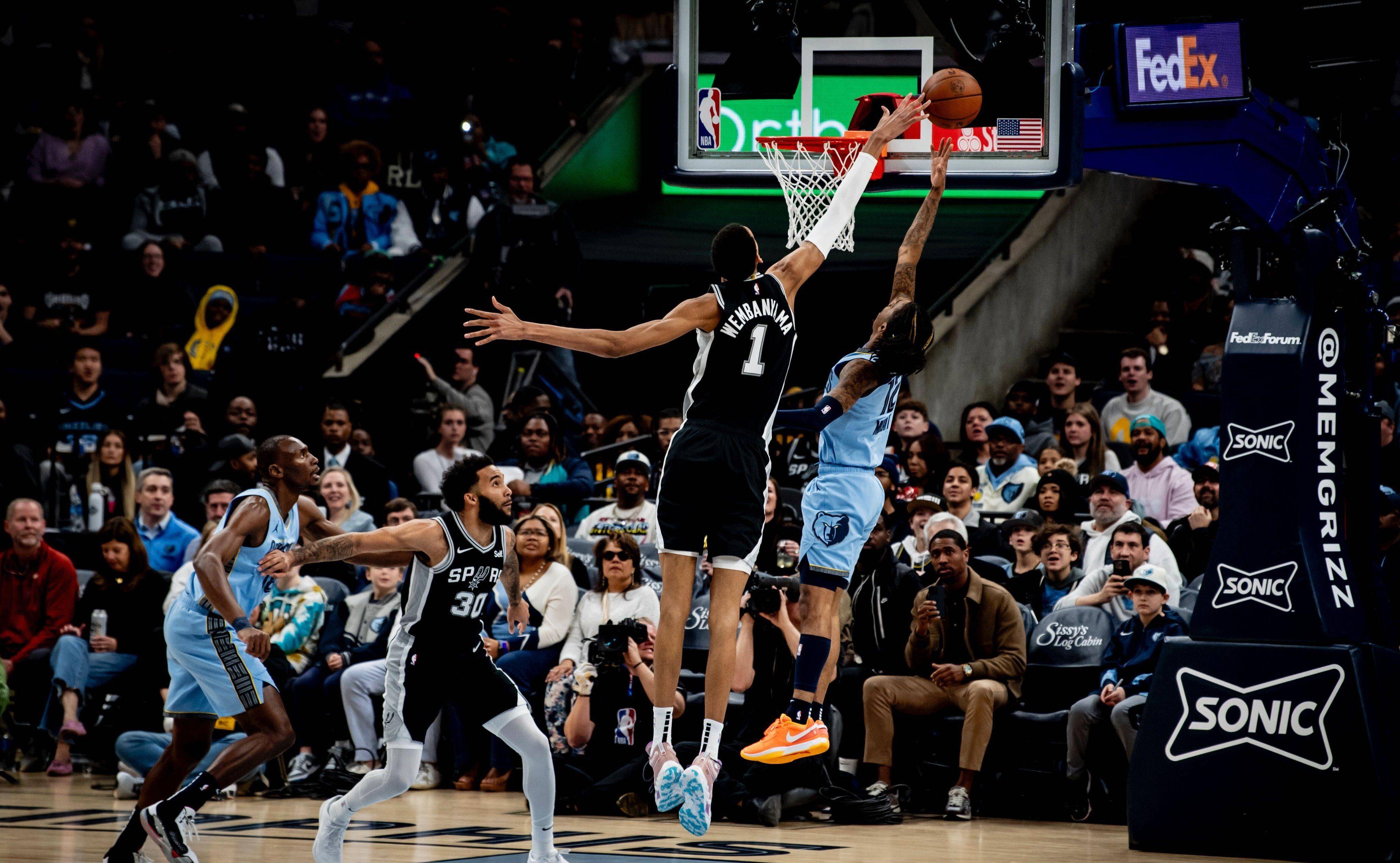 开云体育中国-灰熊队主场力克尼克斯