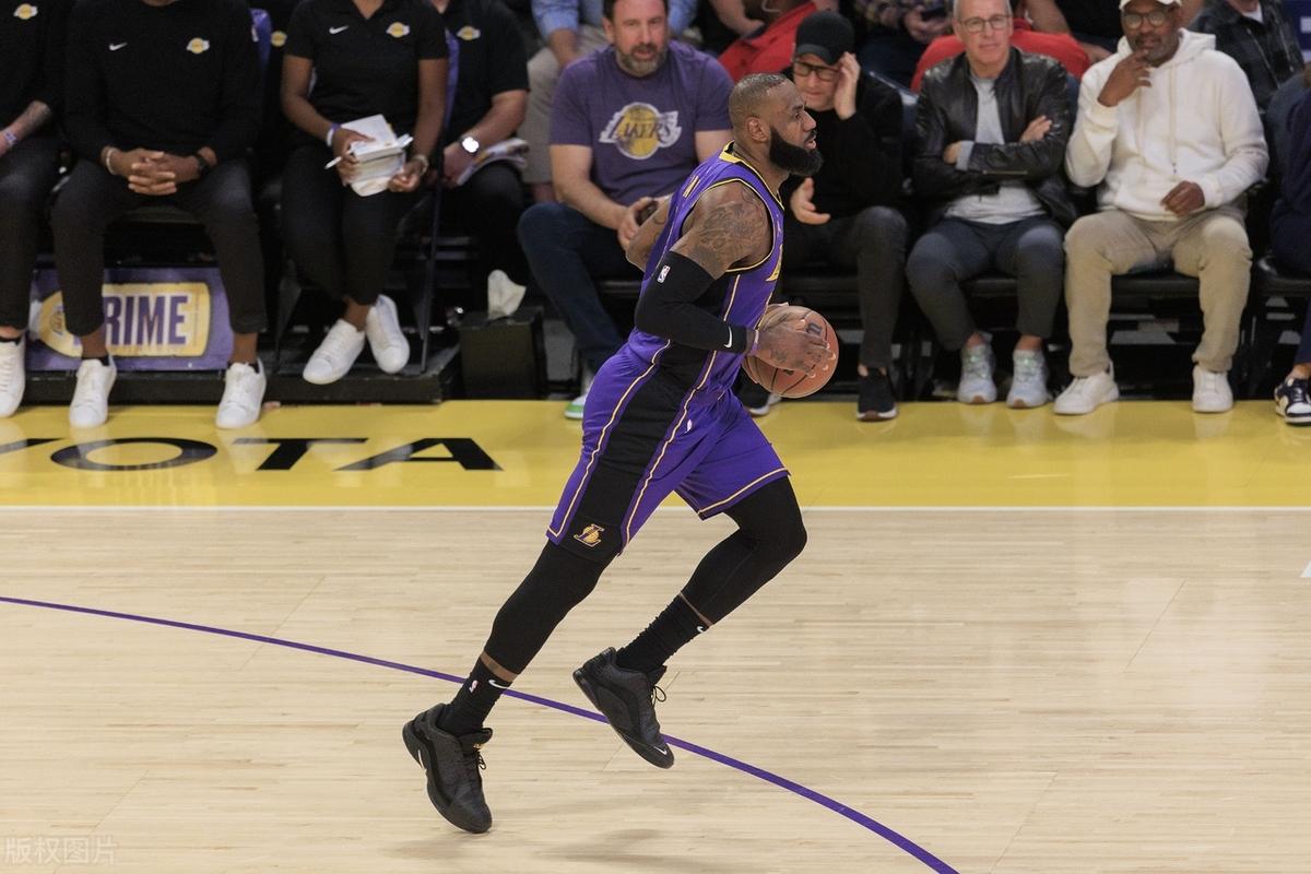 开云体育在线-包含鹈鹕客场击败湖人，威廉森贡献28分的词条