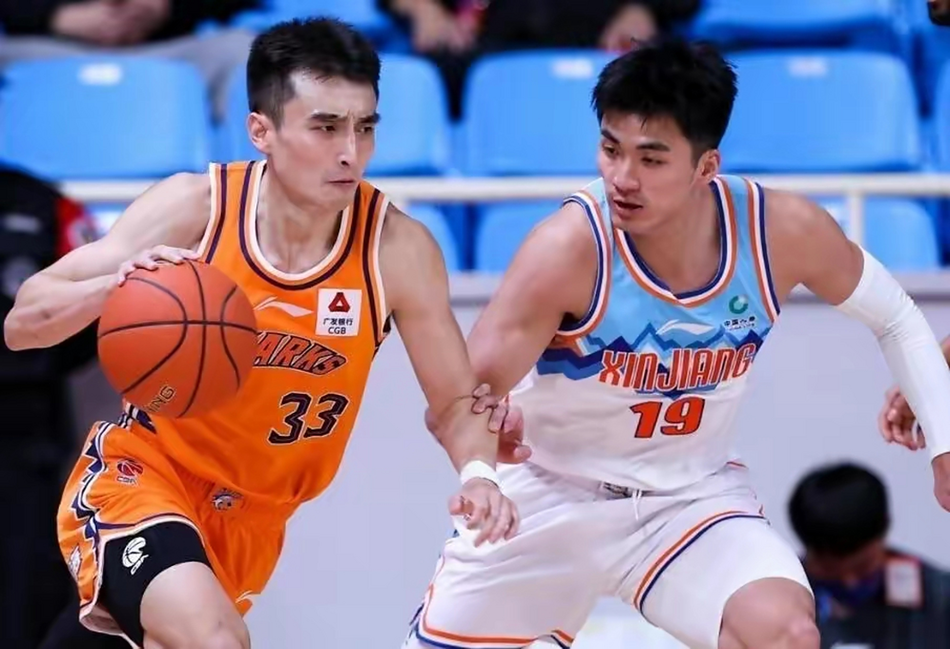 开云体育官网-球员表现出色，帮助球队取得胜利