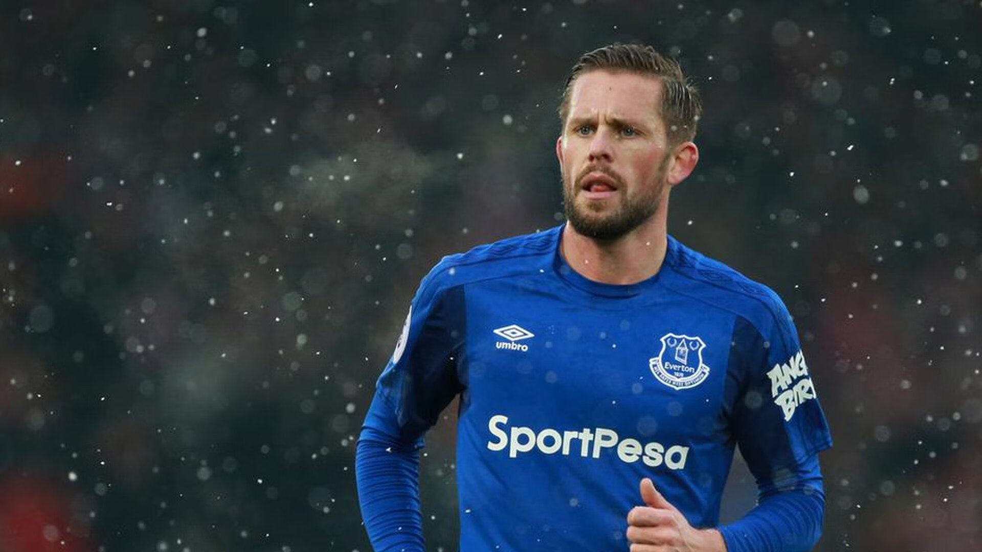 开云体育官方网站-双雄棋局与橙色幽灵,当法拉利精确制导阿斯顿马丁